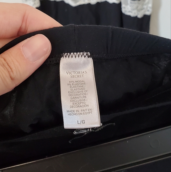 Vintage Victoria's Secret Black and Cream Lace Chemisole and Shorts Set - Picture 7 of 7